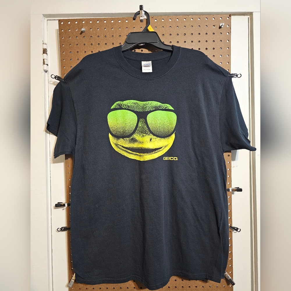 Gildan Black T-Shirt with Green and Yellow Frog Design